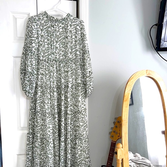 Dainty Jewells Dresses & Skirts - Dainty jewells maxi dress